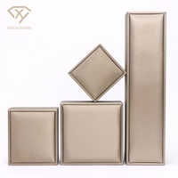 Boîtes à bijoux en cuir PU bleu champagne personnalisables, multi-tailles, unies et gaufrées, de la marque XINGYUEGEMS, accessoires élégants en gros