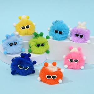 Porte-clés personnalisés en gros NC, porte-clés promotionnels, porte-clés de luxe avec fermoir mousqueton, porte-clés en peluche monstre mignon, porte-clés pompon - Product Image 3