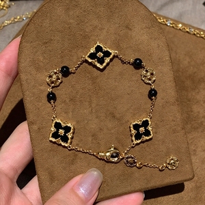Set di Bracciali Vintage a Quadrifoglio, Bracciali Impilabili con Catena Intrecciata Placcata Oro Stile Old Money per Donna, Regalo di Gioielleria per Feste - Product Image 3