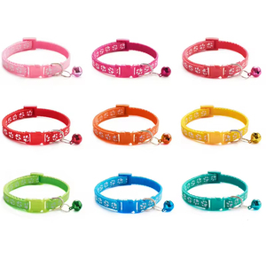 Collares con Estampado de Huellas de Gato Disponibles, Collar con Hebilla de Seguridad para Gatos con Campana, Collar Suave y Cómodo para Gatos - Product Image 3