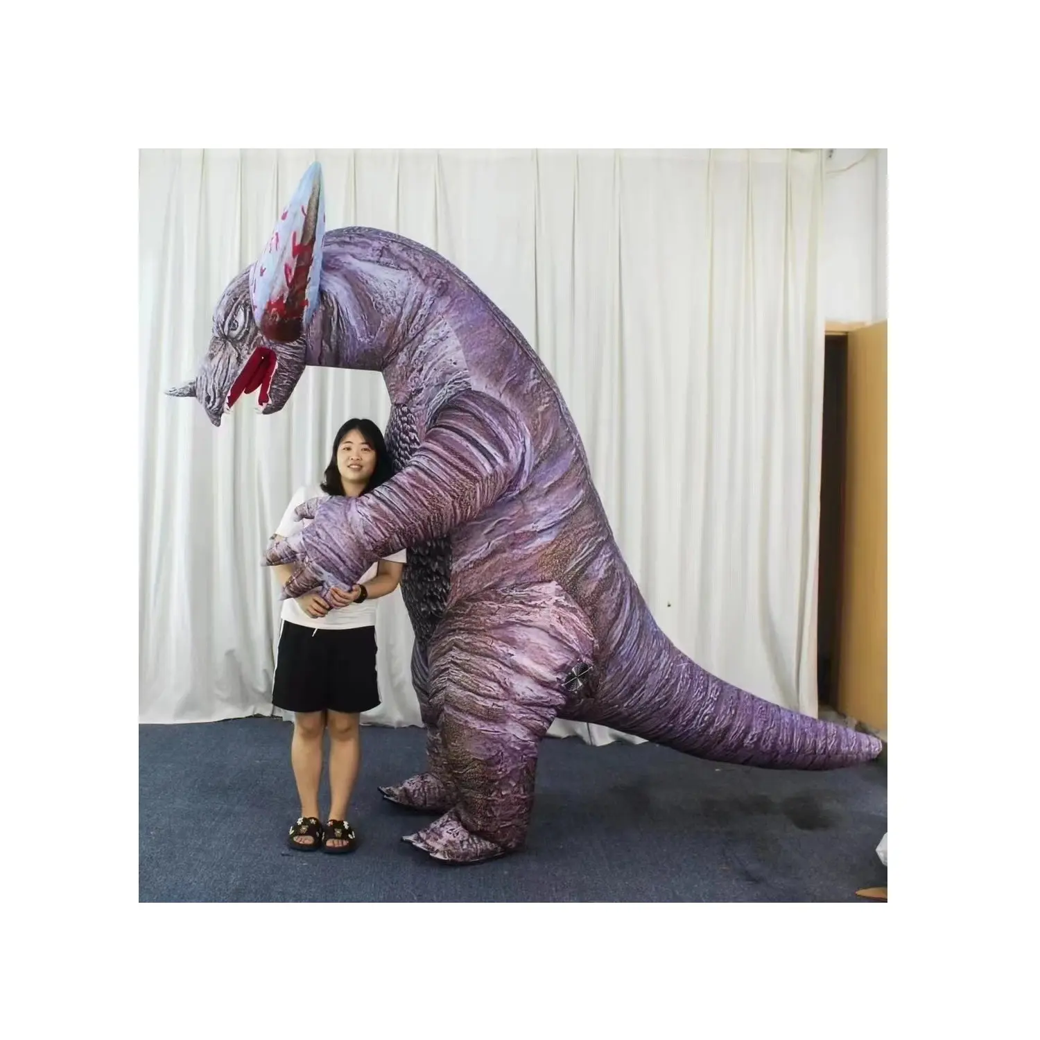 Costume di dinosauro realistico gonfiabile per adulti costume divertente di Halloween in vendita