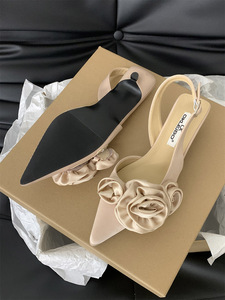 Vendita calda da donna <span class=keywords><strong>sandali</strong></span> estivi con tacchi bassi da donna con fiori rosa da donna scarpe di lusso Slingback scarpe con <span class=keywords><strong>tacco</strong></span> sandalo - Product Image 2