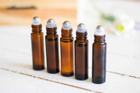 Petit flacon roll-on portable en verre ambré de 3 ml, 5 ml, 10 ml avec bouchon en bois et bille métallique pour parfum, flacon roll-on de 5 ml