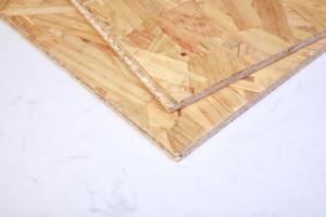 Panneau <span class=keywords><strong>OSB</strong></span> T + G 3 pour les stands d'exposition au détail, projets de décoration intérieure, imperméable, écologique, léger, facile à assembler - Product Image 5