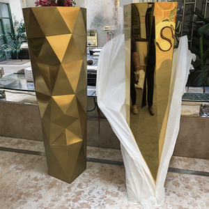 แจกันดอกไม้ตั้งพื้นสแตนเลสสตีลสีทองหรูหราทันสมัย พร้อมดอกไม้ประดิษฐ์ สำหรับตกแต่งบ้านและสวน - Product Image 1