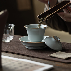 Gaiwan de Cerámica Hecho a Mano en el Horno Guanlan, con Esmalte Azul Celeste Craquelado, Juego de Dos Tazas para Té Kung Fu - Product Image 3