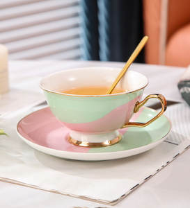 Ensemble Tasse à Café en Céramique Assortie avec Soucoupe, Tasse à Thé Fleurie pour la Maison et le Bureau, Coffret Cadeau avec Cuillère - Product Image 5