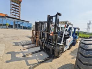 Chariot élévateur TCM FD30 Mini 3 tonnes d'occasion, prêt à l'emploi, capacité de levage, en stock à Shanghai, bon état - Product Image 2