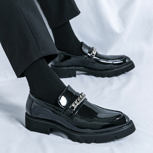 Mocasines de <span class=keywords><strong>charol</strong></span> negro para <span class=keywords><strong>hombre</strong></span> con cadena plateada y suela gruesa, sin cordones, de vestir, ¡Gran oferta! - Product Image 3
