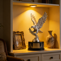 Trophée Aigle d'Argent avec Branche d'Olivier, Récompense Personnalisée Gravée pour le Sport et les Performances, Résine de Haute Qualité