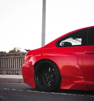 Kit Bodi Lebar Gaya Rocket untuk BMW Seri 3 M3 E90 E92 E93, meliputi Bumper Depan, Bumper Belakang, Spoiler, dan Diffuser