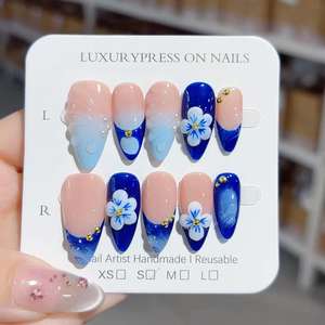 Lot <span class=keywords><strong>de</strong></span> 10 <span class=keywords><strong>Faux</strong></span> <span class=keywords><strong>Ongles</strong></span> Faits <span class=keywords><strong>à</strong></span> la Main en Acrylique, Style Français Amande avec Fleurs 3D, Press-On pour Application sur Doigts, Vente en Gros - Product Image 6