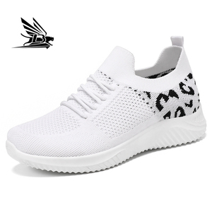 Sepatu Lari Wanita Ukuran Besar Motif Leopard <span class=keywords><strong>Cheetah</strong></span> dengan Tali dan Jaring di Bagian Depan untuk Olahraga Musim Panas - Product Image 2