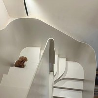 Escaliers en spirale sur mesure en acier, bois et fer forgé de style moderne |   Escalier intérieur durable et sûr pour villa avec conception de modèle 3D