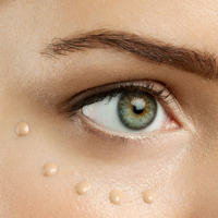 Crème contour des yeux pour les soins de la peau végétaliens de marque privée crème contour des yeux anti-rides au bakuchiol teinté à la vitamine A