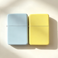 Briquet à kérosène en laiton personnalisé avec logo OEM, dessus plat, coupe-vent, briquet à huile pour cigarettes, couleur Pantone personnalisée, boîte cadeau disponible en stock