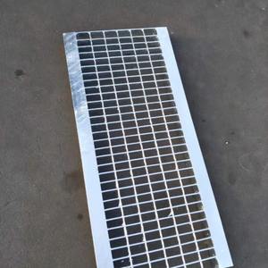 Grelha de Aço Serrilhada para Drenagem com Tampa de Aço Inoxidável 200mm Q195 Aço Doce para Construção e Piscinas Certificada NSF - Product Image 3