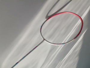 <span class=keywords><strong>Raquette</strong></span> de <span class=keywords><strong>badminton</strong></span> à cadre de vent cassé 4u en fibre de carbone ultra légère de haute qualité Offre Spéciale - Product Image 3