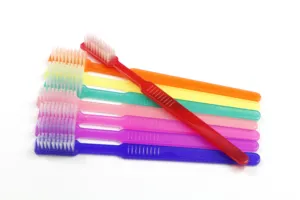 فرشاة أسنان OEM فردية صلبة متوسطة ناعمة يمكن التخلص منها صحة الفم PP نايلون PP + TPR