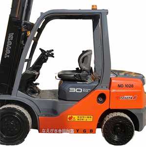 Chariot élévateur diesel Toyota d'occasion, modèle 2024, avec moteur central optimisé pour une capacité de 3 tonnes, conception optimisée, hauteur de levage de 3 m, idéal pour le tout-terrain - Product Image 1