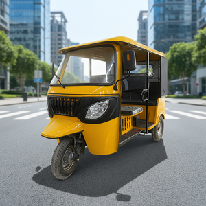 Triciclo Elettrico Giallo a Tre Ruote con Cabina Chiusa per Trasporto Passeggeri - Product Image 1