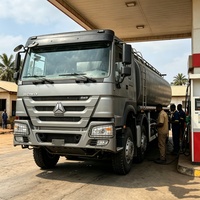 Promotion : Camion-citerne SINOTRUK HOWO 8X4 pour le transport de carburant en Afrique, réservoir scellé antistatique, étanche, grande capacité de chargement