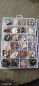 Colección de 24 Piezas de Minerales Naturales, Piedras Crudas, Cristales Surtidos, Caja de Exhibición Coleccionable - Product Image 6