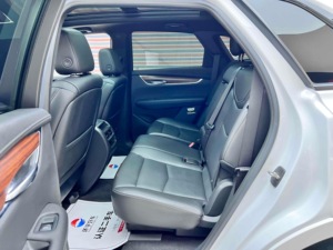 <span class=keywords><strong>Cadillac</strong></span> <span class=keywords><strong>XT5</strong></span> 2.0T Turbo AWD Premium 2022, voiture d'occasion en excellent état, conduite à gauche, intérieur foncé, sièges en cuir - Product Image 6