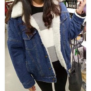 เสื้อแจ็คเก็ตยีนส์ผู้หญิง FOXA แบบ Trucker บุขน Sherpa อุ่นสบาย ติดกระดุม - Product Image 4