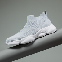 Vente en gros de chaussures de course tendance de grande taille pour hommes chaussures de marche respirantes à tige en maille semelle MD légère style printemps souple