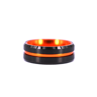 Bague en tungstène à bord biseauté orange passionné avec accessoire à la mode intérieur en aluminium noir et orange