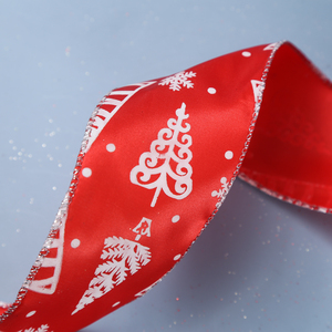 Pita Natal Santa 2.5 inci Merah Ramah Lingkungan dari Poliester yang Indah dengan Pinggiran Kawat dan Garis untuk Dekorasi Liburan. - Product Image 4