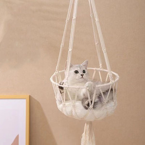 Hamaca Colgante <span class=keywords><strong>para</strong></span> Gatos de Macramé Tejida a Mano Estilo Boho, Cama Colgante de <span class=keywords><strong>Cuerda</strong></span> de Algodón, Columpio <span class=keywords><strong>para</strong></span> Mascotas, Percha <span class=keywords><strong>para</strong></span> Ventana de Gatos con Cojín de Terciopelo y Pelota de Juguete - Product Image 5
