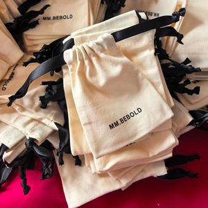 Vente en gros de petits sacs d'emballage en coton biodégradable personnalisés pour bracelets, bagues, boucles d'oreilles, certifiés GOTS - pour cadeaux - Product Image 3