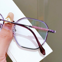 Lunettes de lecture anti-lumière bleue élégantes violettes/or rose pour personnes âgées avec verres transparents (visage large)