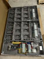 Boîtier de distribution métallique pour modules de disjoncteurs intelligents et supports de montage de commutateurs