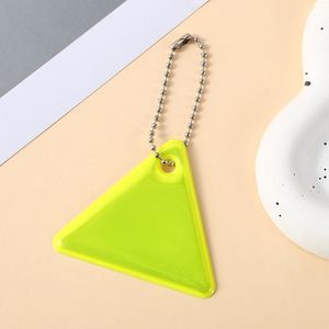 Pendentif réfléchissant triangulaire pour porte-clés, sac à dos de cyclisme, réflecteur de sécurité scolaire, avertissement nocturne, breloque fluorescente en PVC pour sac, cadeau - Product Image 3