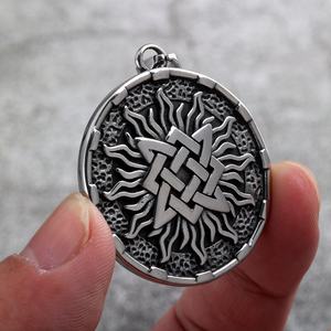 Colgante de Hacha Vikinga de Acero Inoxidable Personalizado, Amuleto Pagano Eslavo Vikingo, Cadena con Caja, Unisex, Acabado Antiguo Vintage - Product Image 4