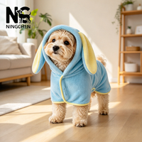 Peignoir de bain pour animaux de compagnie en polaire corail, anti-peluchage, séchage rapide, oreilles de lapin, lavable en machine, pour usage intérieur - Vente en gros G-Factory