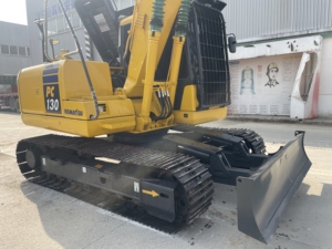 Excavatrice d'occasion Cummins Komatsu PC130-7/PC130-8 hydraulique moyenne et efficace, modèle 2023, poids opérationnel de 13 000 kg, pour usage urbain - Product Image 2