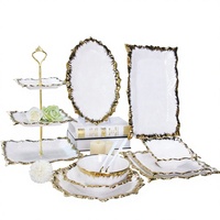 Vaisselle en porcelaine de style moyen-oriental moderne de luxe, bord doré, motif carré blanc, plat rectangulaire ovale en céramique, bord doré
