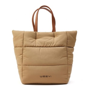 CHANGRONG 고급 여성 나일론 퀼팅 패딩 토트백 맞춤 로고 인쇄 지퍼 실리콘 대용량 일상용 폴리에스터 가방 - Product Image 1