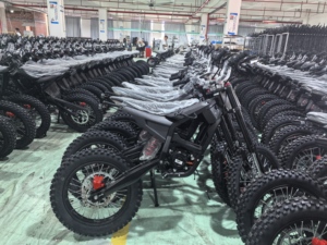 Nouvelle <span class=keywords><strong>Moto</strong></span> Tout-Terrain Électrique Puissante 2026 avec Moteur Brushless 72V 6000W, Vitesse Maximale Jusqu'à <span class=keywords><strong>75</strong></span> km/h - Product Image 6