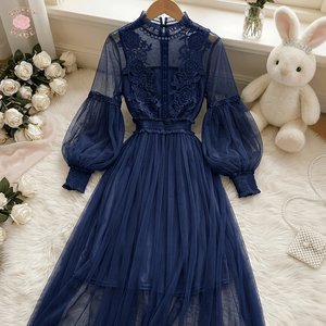 Robe mi-longue en tulle bleu marine pour femme, manches longues, appliques en dentelle florale, col haut, coupe trapèze, robe de soirée - Product Image 1