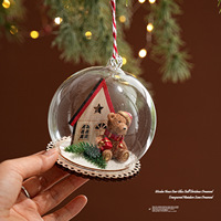 Boule de Noël en verre lumineuse, boule de Noël en verre transparente suspendue avec figurines de chiot et d'ours à l'intérieur
