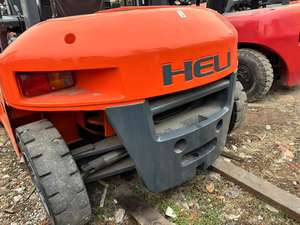 Se vende carretilla elevadora HELI. El coche esta en buen estado solo funciona 150 hora. El precio es genial. - Product Image 2