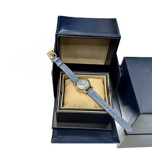 Reloj de Cuarzo para Mujer con Caja en Tono Dorado, Correa de Cuero con Patrón de Cocodrilo Gris y Esfera de Nácar Chopards - Product Image 3