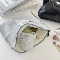 Vente en gros Sac cosmétique en polyester pailleté avec étiquette personnalisée Sac en cuir artificiel brillant rose argenté Trousse de maquillage pour cosmétiques