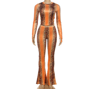 Viviblook Z1106ST04 ensemble pour femmes nouveau Sexy imprimé serpent à manches longues haut court taille haute pantalon évasé imprimé costume - Product Image 4
