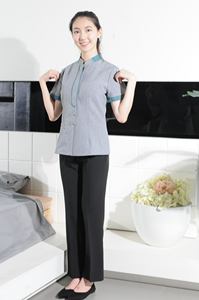 Uniforme de limpieza de verano unisex para uso en recepción con logotipo personalizado, diseño de manga corta, uniforme de limpieza de hotel - Product Image 5